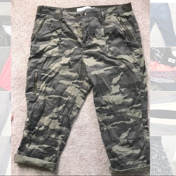 Size 6w Sonoma Camo Capris 